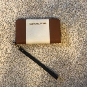 Michael Kors Wristlet/phone holder